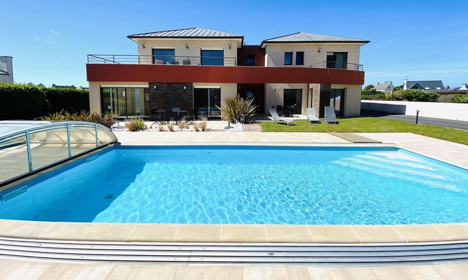 Santec House | HEATED PRIVATE SWIMMING POOL - Villa sleeps 15 300m from the beach