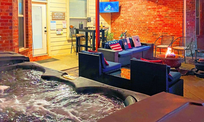 Azle House | Heated Swim Spa, Hot Tub, Sauna, Pickleball, Arcades, 2 game rooms, 17 Beds!
