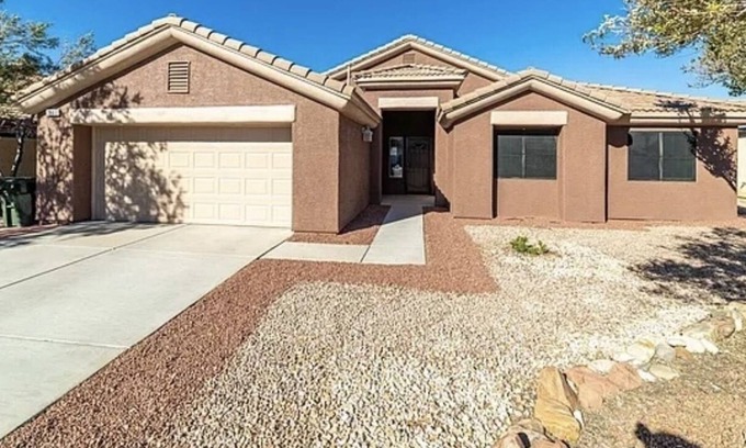 Kingman House | Heather house (1850sq ft)