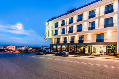 Arnavutkoy Hotel | Heaven Premium Hotel Restaurant & Airport Shuttle
