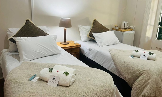 Uitenhage House | HEBA GUESTLODGE