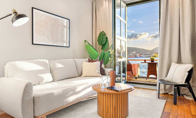 Sandviken Apartment | Heimby Homes - Seaside Balcony Stay