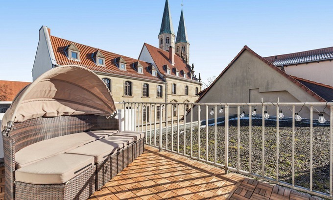 Braunschweig City Center Apartment | Hellohome I Cosy City Studio with large Rooftop Terrace & Parking Space
