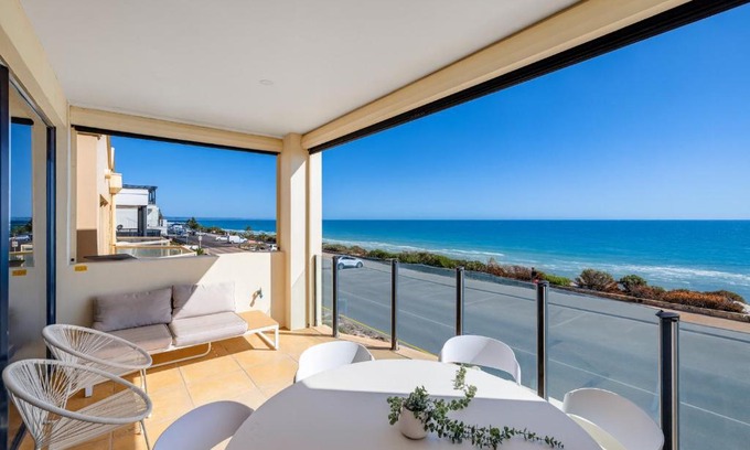 Henley Beach House | Henley Beachfront Luxury Home With Sauna Just 200m From Henley Square!