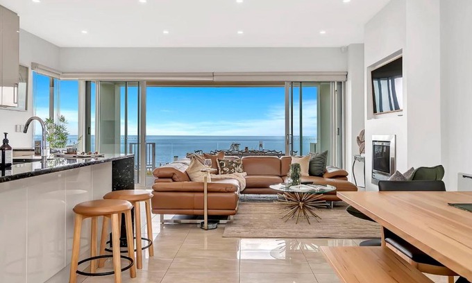 Henley Beach South House | Henley's Treasure - Experience Opulence on the Ocean