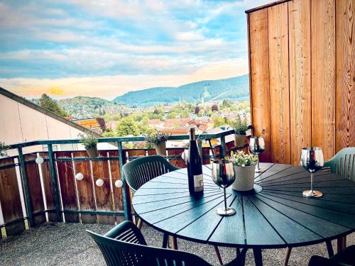 Neustadt Apartment | Herbst Deal -20 Prozent, Balkon mit Schwarzwaldblick, Hunde frei, Tischfußball, familienfreundlich