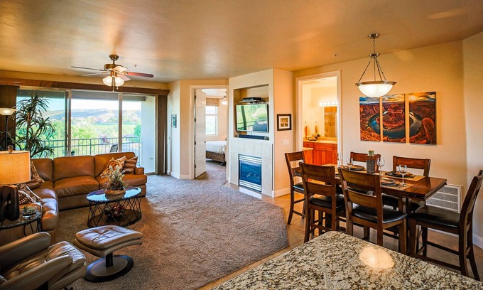 St. George Condo | HERE IS YOUR CONDO!! BUILDING? WORKING REMOTE?? 30 DAY MINIMUM