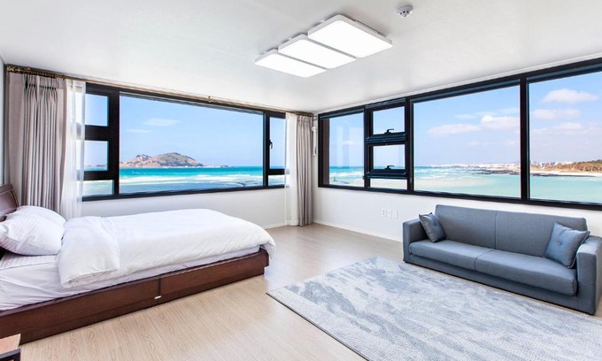 Hallim Hotel | Here Now pension