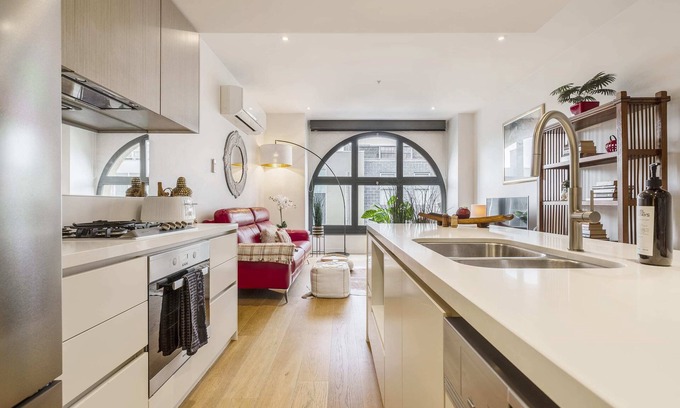Cremorne Apartment | Heritage charmer close to all sports events
