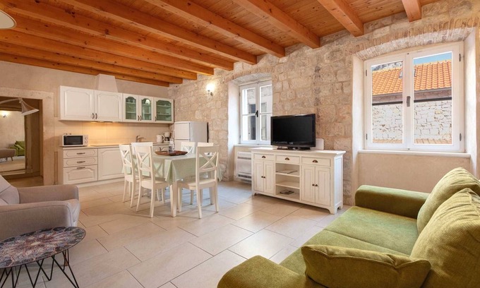 Omis Apartment | Heritage Family Apartment Mama 1 in Omiš, free parking