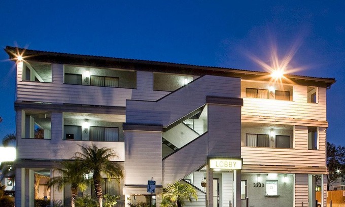 Midway-Pacific Highway Hotel | Heritage Inn San Diego