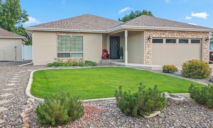 Montrose House | Hermosa Haven Winter Wonderland