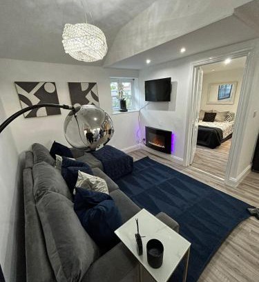 Hertingfordbury Villa | HERTFORD House with garden parking pet friendly pool room