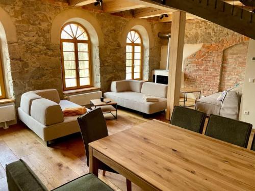 Buhlau Apartment | HexenburgbeiDresden 4 Raum Architektengaleriewohnung mit Whirlwanne, Kamin, Balkon-Nähe Sächsische Schweiz Dresden