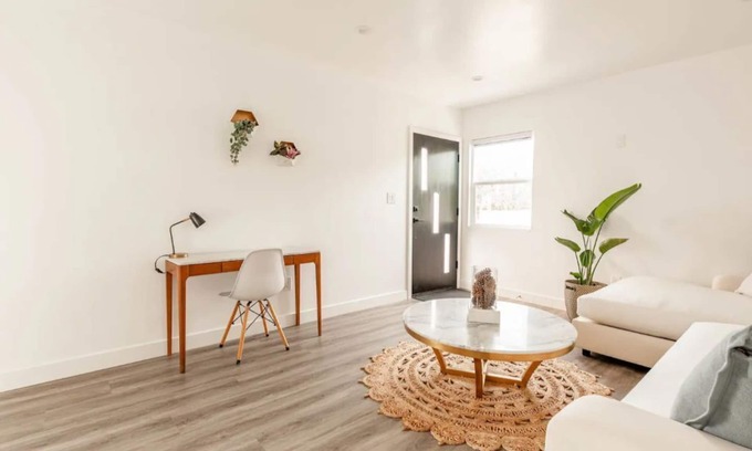 Los Angeles House | HexHaus, a Bright & Modern Newly Renovated Home with Free Parking
