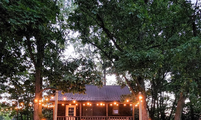 Davis County Cabin | Hickory Lake Getaway- Cozy Cabin Overlooking a Private Lake
