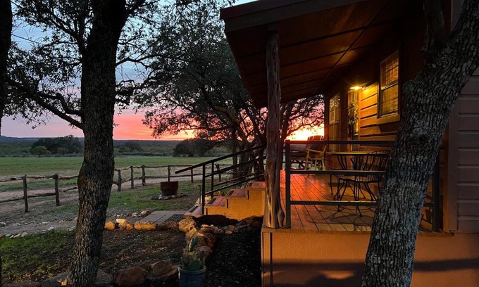 Llano House | Hickory Ridge Hideaway Cabin - Romantic, Peaceful