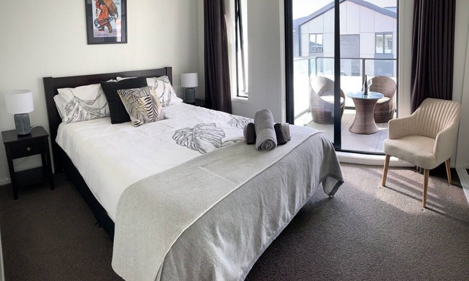 Auckland Central Business District House | Hidden City Townhouse - short walk to Harbour