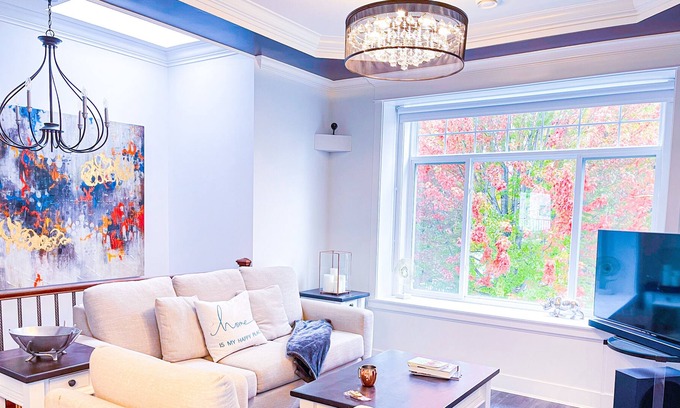 Renfrew-Collingwood House | Hidden Gem 3 Bedroom near METROTOWN Burnaby Vancouver