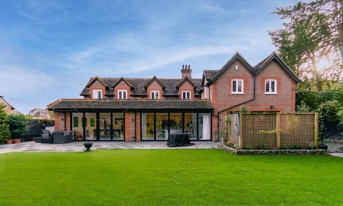 Radlett House | Hidden Gem, Luxury 5 Bed Near Warner Bros Studios