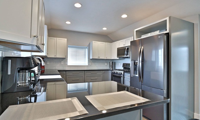 Little Italy House | Hidden Gem of Little Italy - Walk DT/Near Zoo