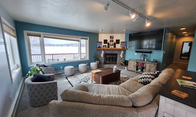 Fairbanks House | Hidden Lakefront Villa
