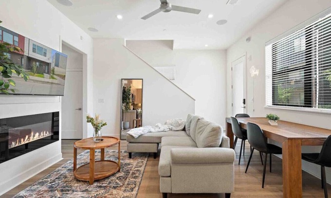 Cedars Apartment | Hidden Luxury Oasis in Downtown Dallas w/Parking