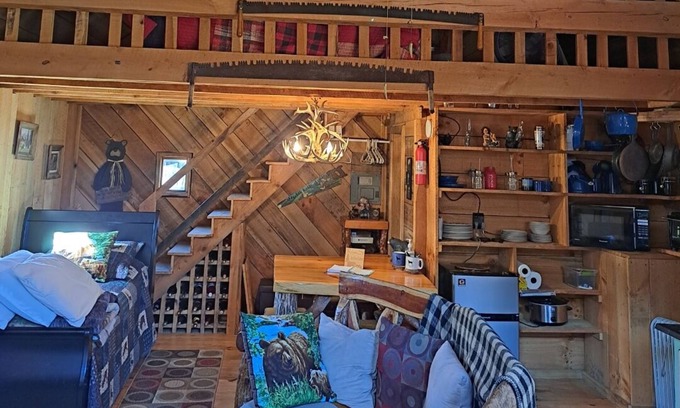 Zionville Cabin | Hidden Mountain Cabin with wildlife sightings