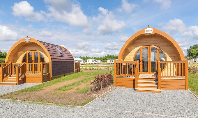 Arnold Cottage | High Farm Deluxe Pod (Hot Tub)