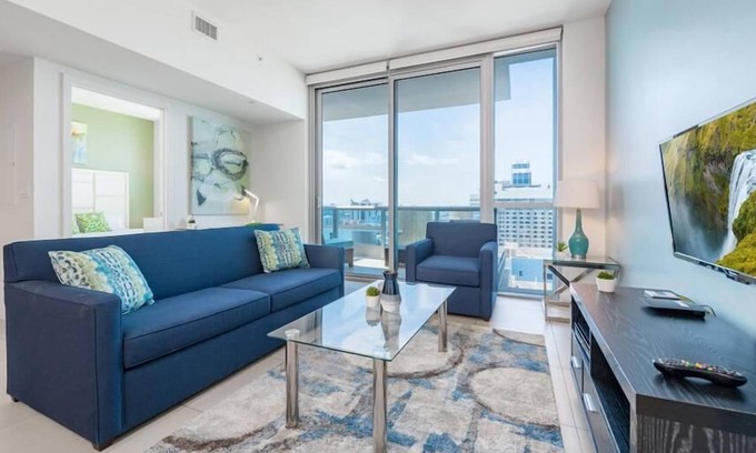 North Beach Apartment | High Floor Apt w Direct Ocean View | Beach Access + Private Balcony