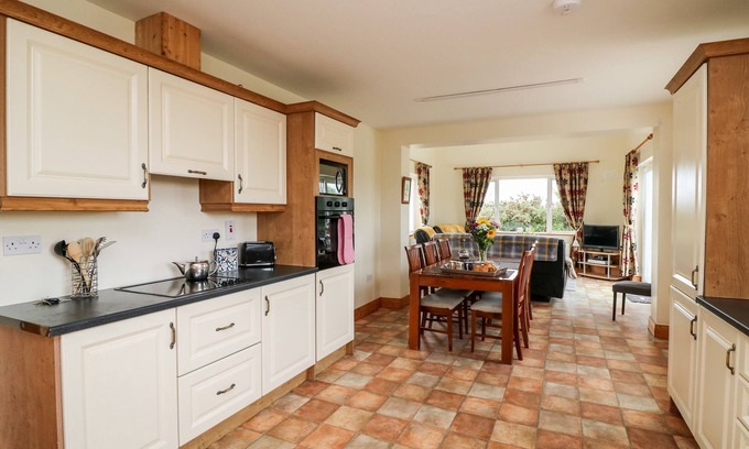 Kilmore Cottage | HIGH MEADOW HOUSE, pet friendly in Kilmore Quay, County Wexford