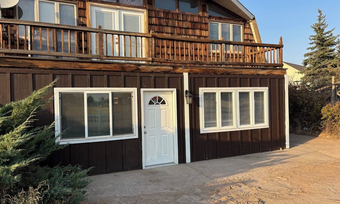 Laramie Cottage | High Plains Getaway 4-bedroom 2 full bath in Laramie.