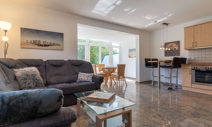 St. Peter-Ording Apartment | High-quality 3-room ground floor apartment directly on the dike with terrace for 4 pers.