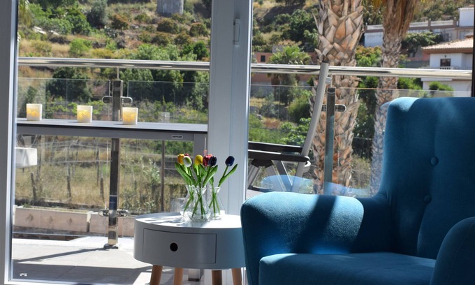 Velilla-Taramay Apartment | High quality tasteful apartment by the sea
