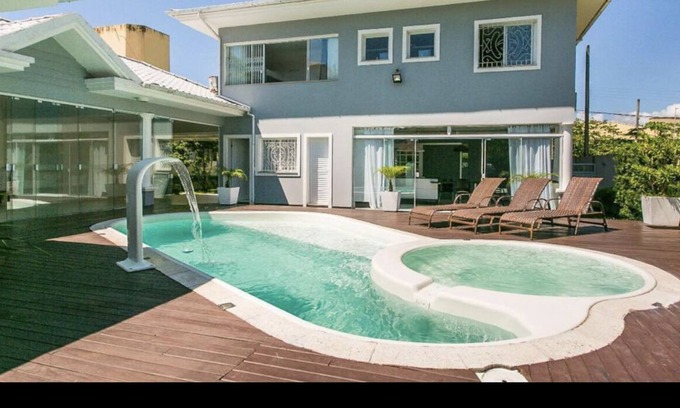 Ingleses Sul House | High standard house 300 meters from the sea with English pool and jacuzzi beach in Florianopolis