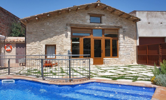 Mata House | High standard house with private pool, 2 km. from Banyoles lake and beaches.