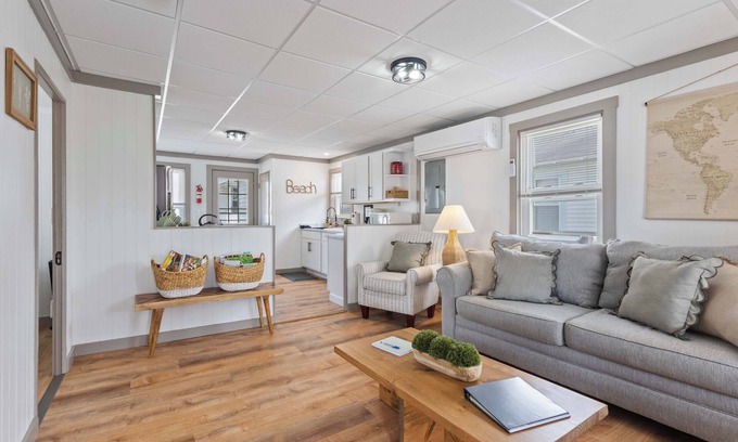 Hampton Cabin | High Tide - Heart of Hampton Beach!