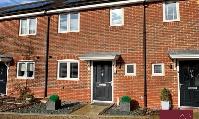 High Wycombe House | High Wycombe - Garden, Parking, 2Bed