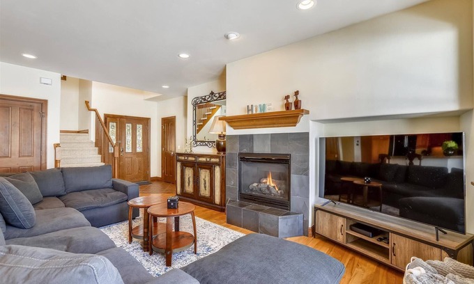 The Highlands House | Highland Greens 71: Townhome In Breckenridge, Private Hot Tub with Great View.