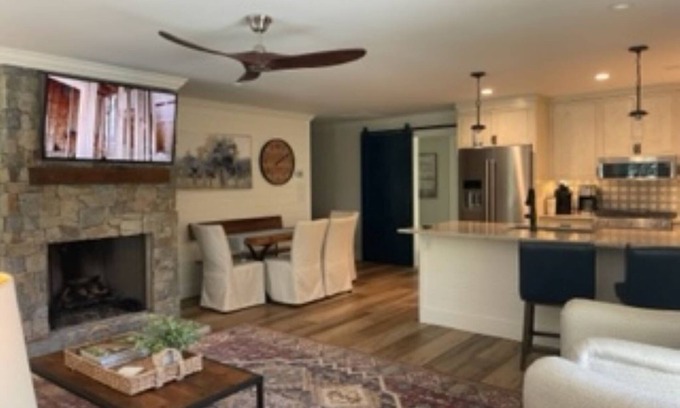 Highlands House | Highlands! Amazing Location, Enjoy Comfort, Style & Dog Friendly!