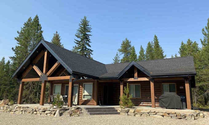 Canadian Rocky Mountain Parks House | Highmark Cabin Rental