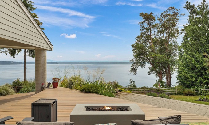 Kingston House | Hike, Bike & Explore: Oceanfront Kingston Getaway