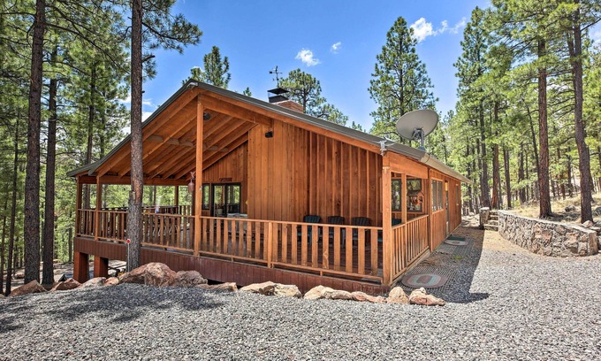 Greer Cabin | Hike, Bike & Ski, 12 Mi to Slopes: Serene Cabin