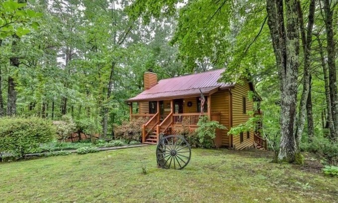 East Ellijay Cabin | Hikers Hideaway | Ellijay, GA
