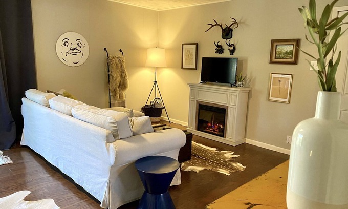 New Braunfels House | Hill Country Bungalow - Minutes from Attractions