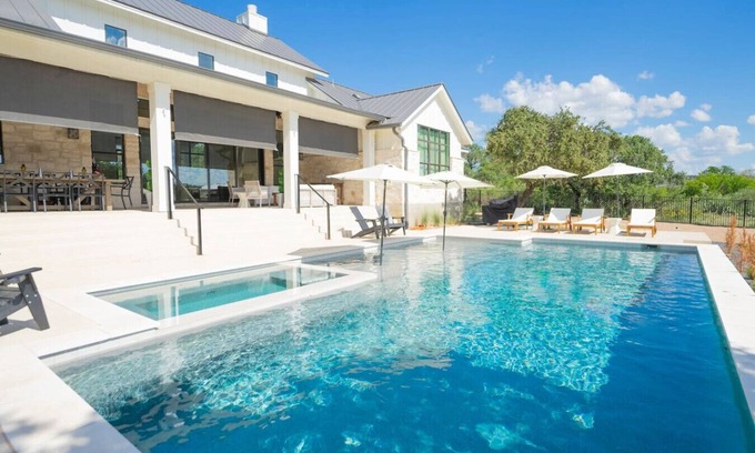 Naumanns Camp Apartment | Hill Country Retreat | Golf Club | Walk to Winery
