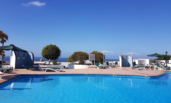 Los Mojones Apartment | hill green