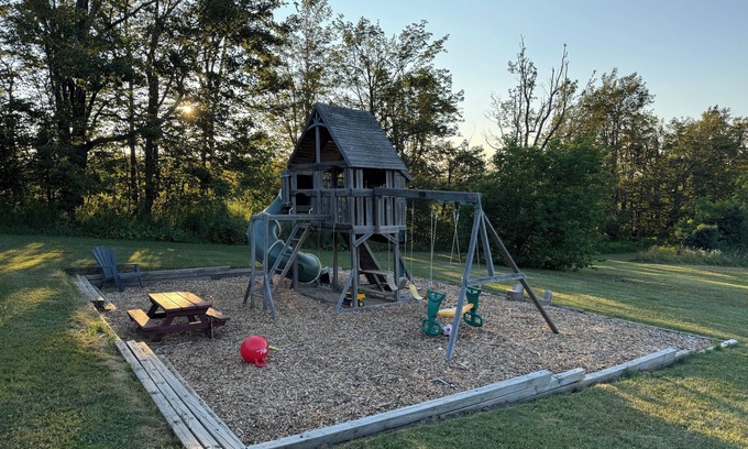The Blue Mountains Cottage | Hill House: Cozy rural cottage with scenic views