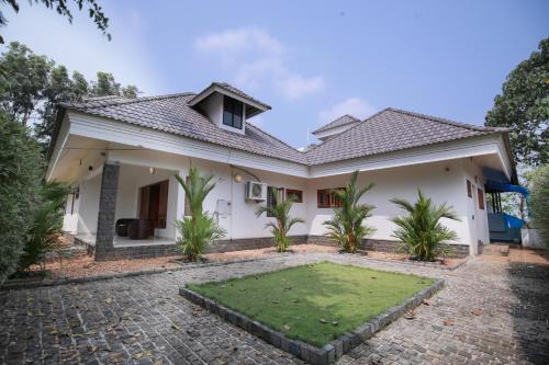 Kottayam Villa | Hill House Waves and Shores