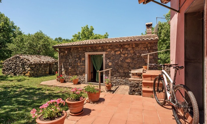 Maletto Villa | Hill-View Villa in Maletto with Garden